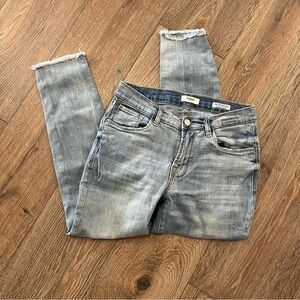 Kensie The Effortless Skinny Crop Light Wash Skinny Jean - Size 4